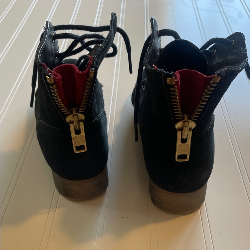 Steve Madden Women’s Black Lace-Up Boots Size 8.5 Zipper Back - Picture 9 of 10